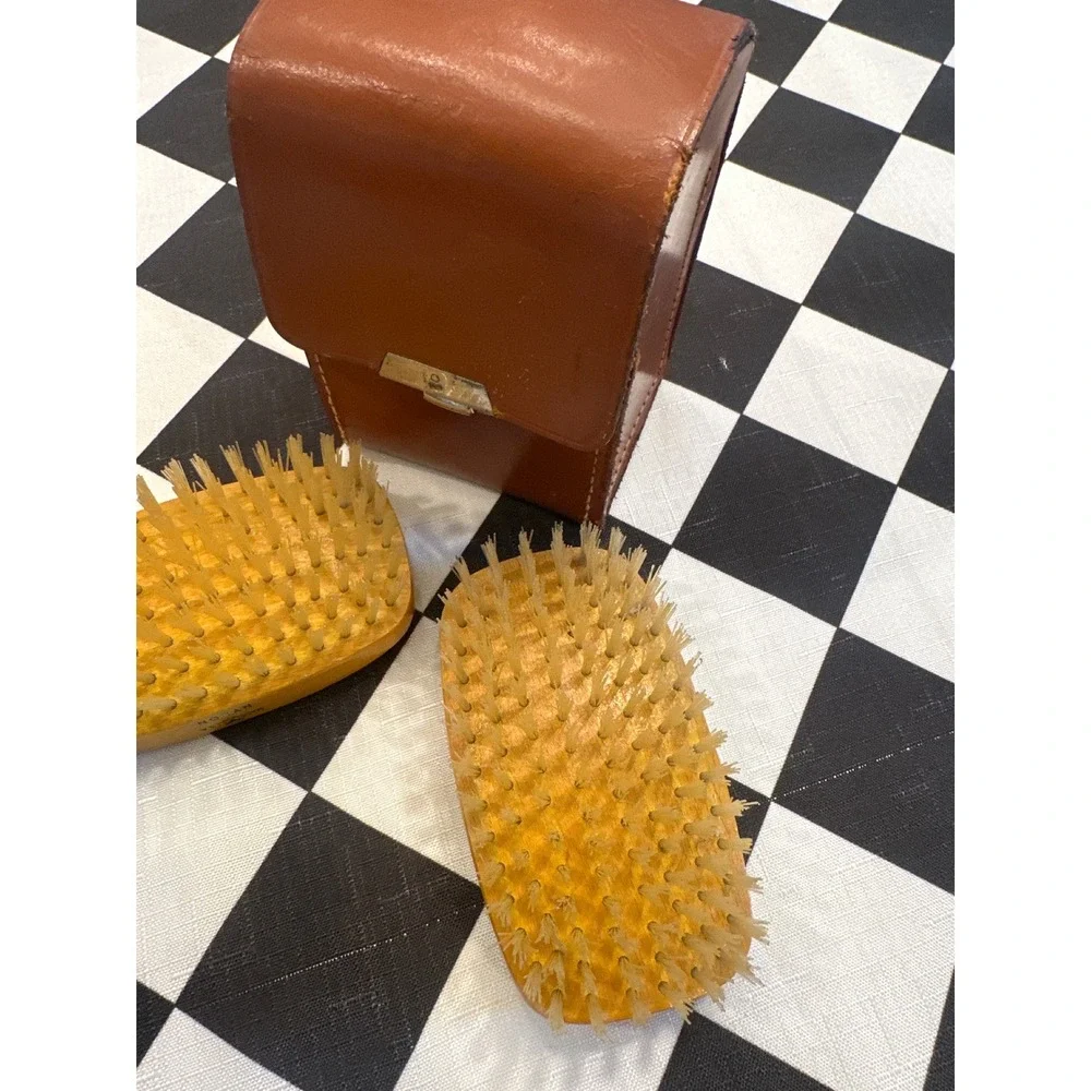 Vintage Noris Imports hide Travel Case with 2 Wood Nylon Brushes England USA